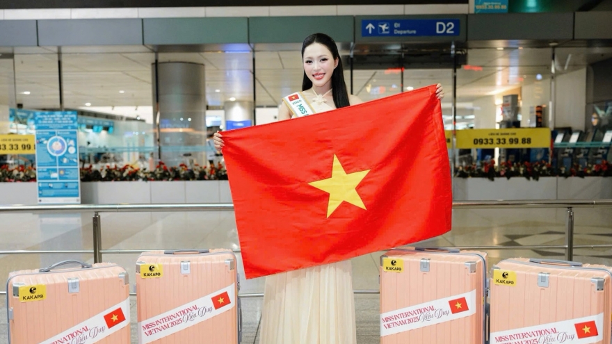 Sao Việt 13/11: Hoa hậu Kiều Duy mang 100 kg hành lý thi Miss International 2025