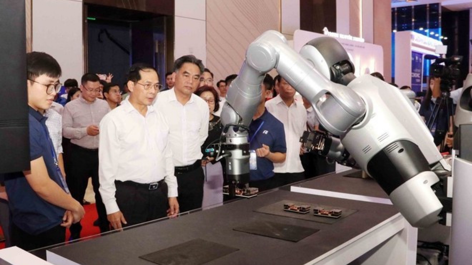 Deputy PM inspects preparations for Autumn Economic Forum 2025