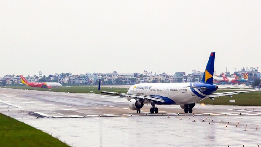 Aviation authority issues storm alert, airlines adjust schedules