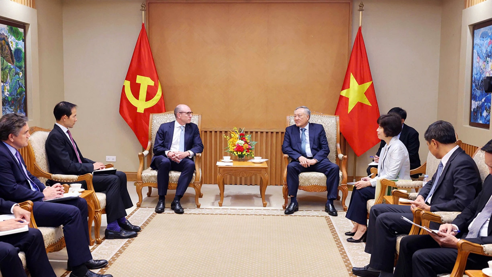 Vietnam encourages Haeco’s high-tech investment, supports Van Don project