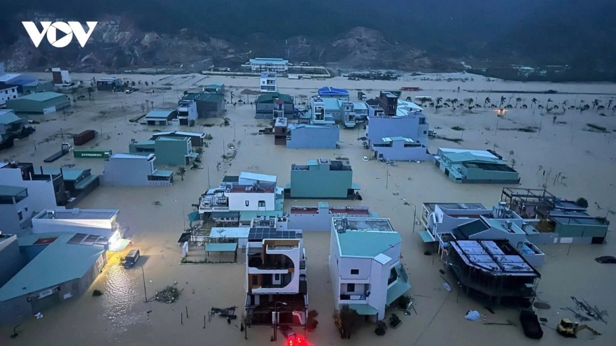 Flooding to persist in Central Vietnam as Government mounts emergency response