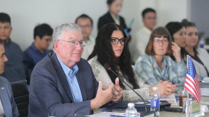 US state explores high-tech cattle farming cooperation with Gia Lai