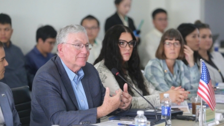 US state explores high-tech cattle farming cooperation with Gia Lai