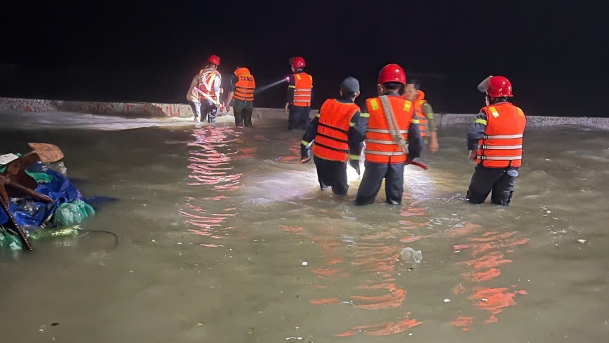 Một ngư dân mất tích tại khu vực cửa biển Liên Hương