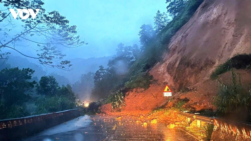 Floods and landslides leave 16 dead, 5 missing in Central Vietnam