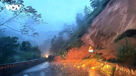 Floods and landslides leave 16 dead, 5 missing in Central Vietnam