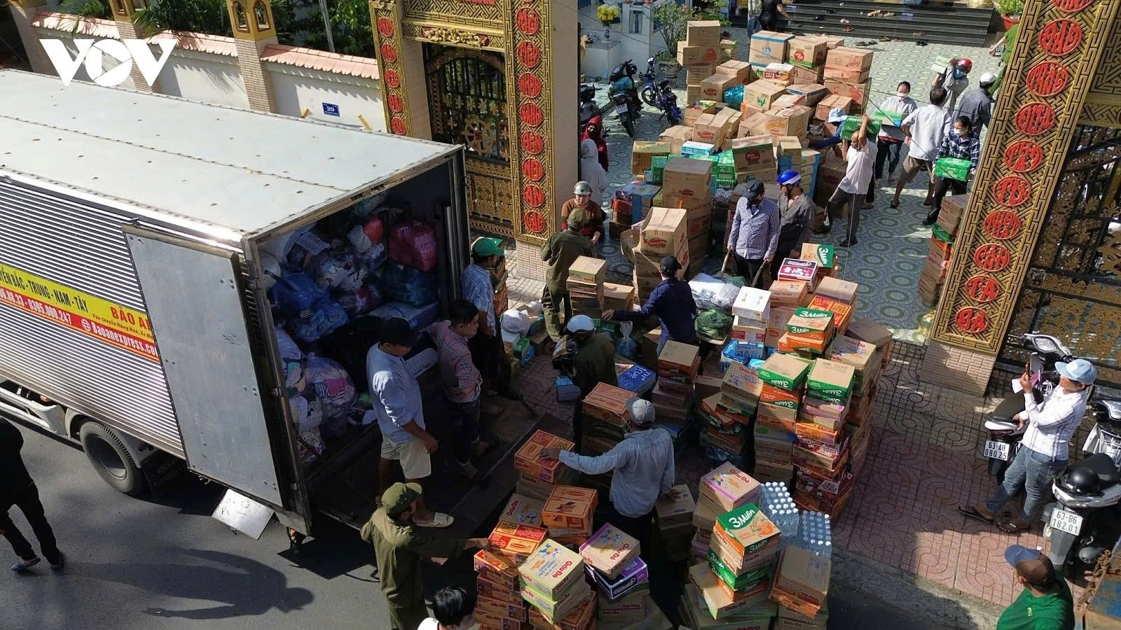 Post-flood recovery: Millions of hearts flow to Central Vietnam