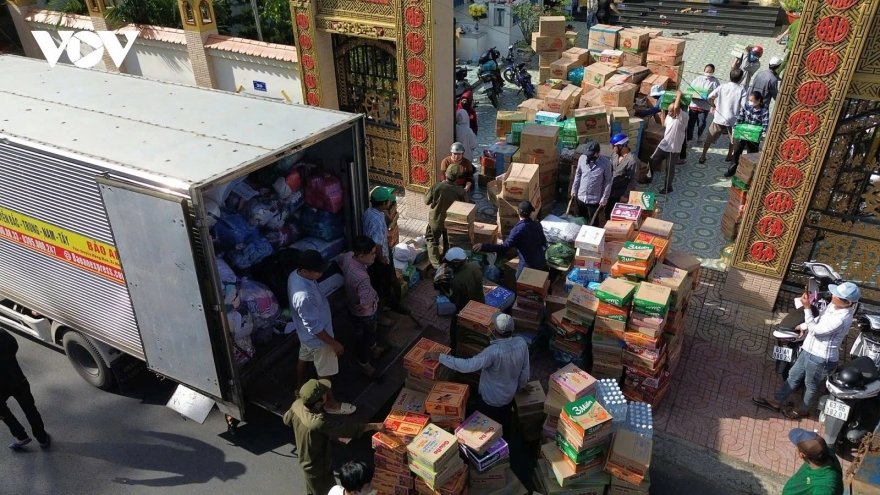 Post-flood recovery: Millions of hearts flow to Central Vietnam