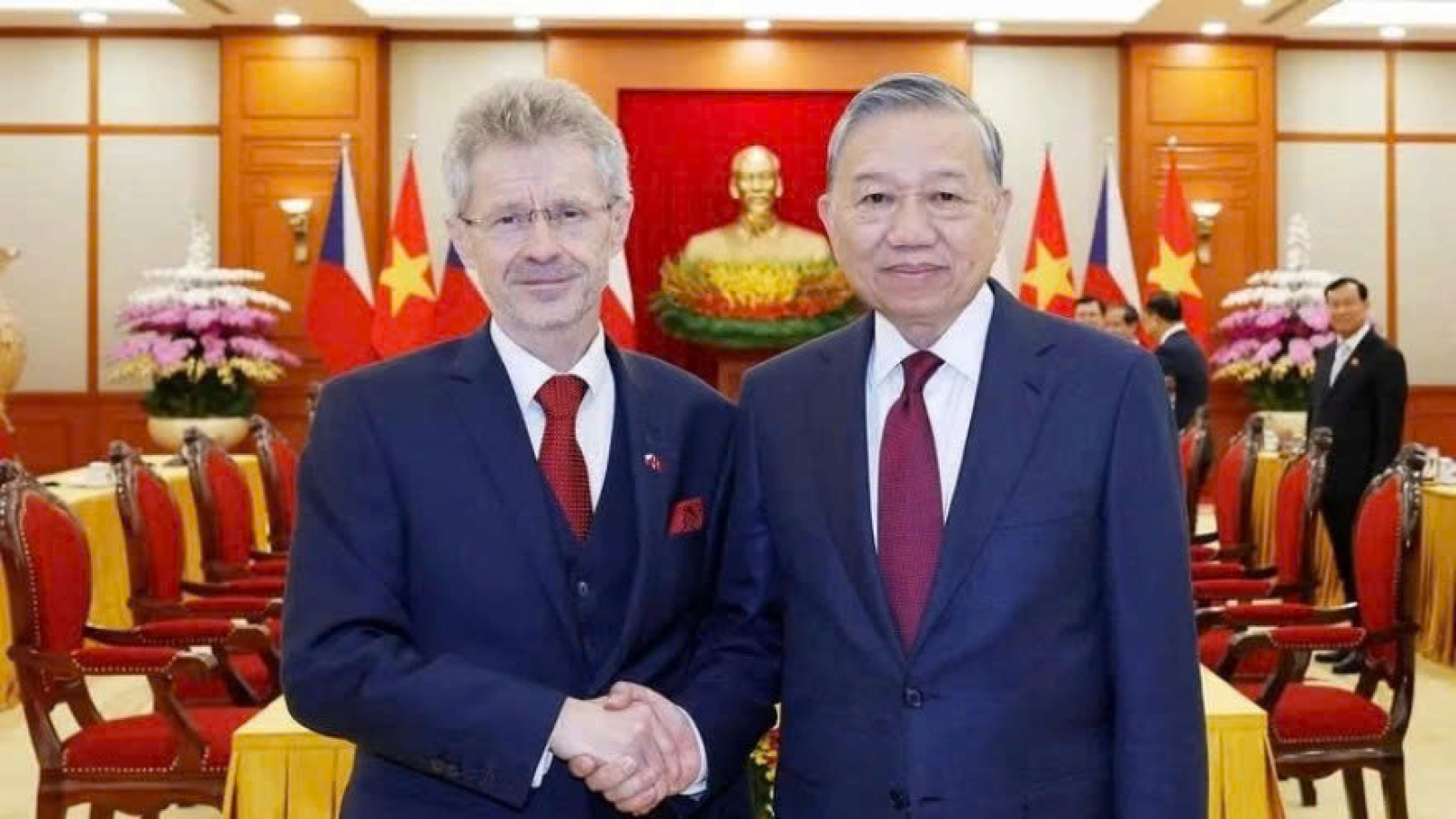 Party General Secretary receives Czech Senate President