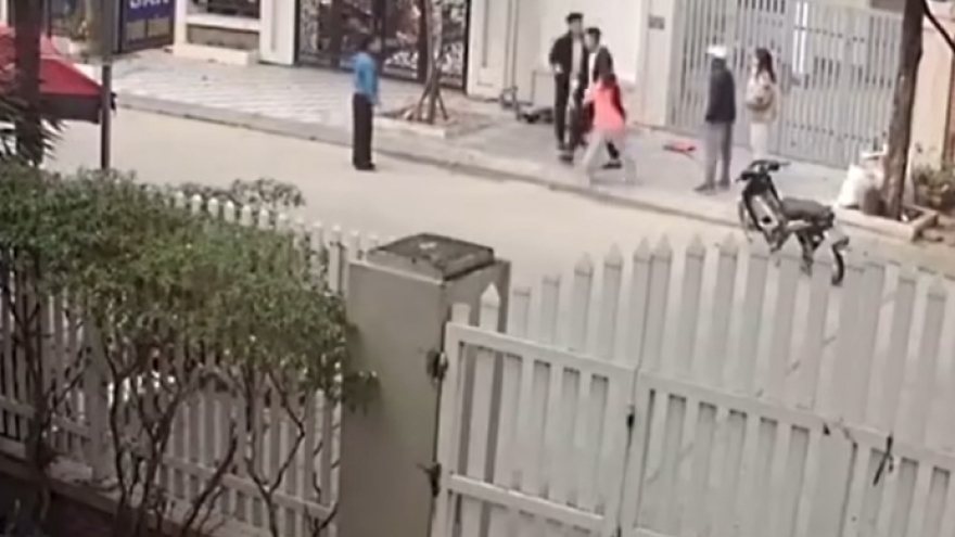 Điều tra vụ một người bị tông xe, đánh đập dã man ở Hà Nội