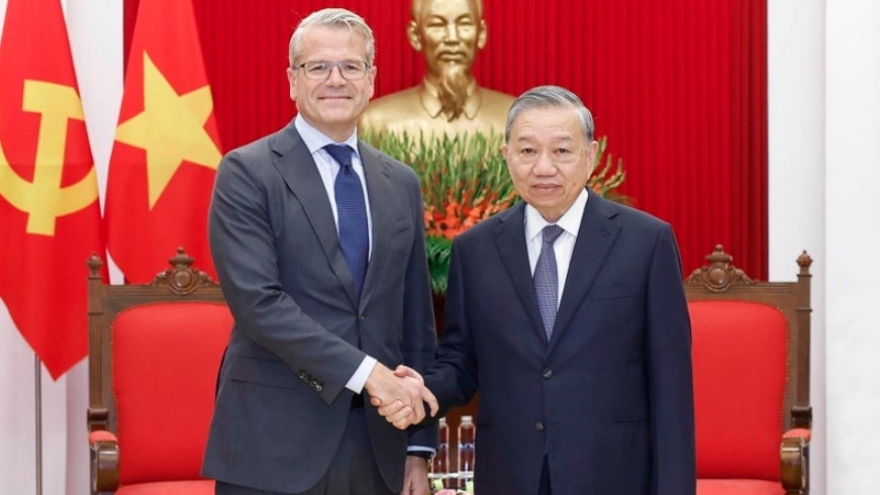 Party chief receives CEO of Denmark's A.P. Moller – Maersk