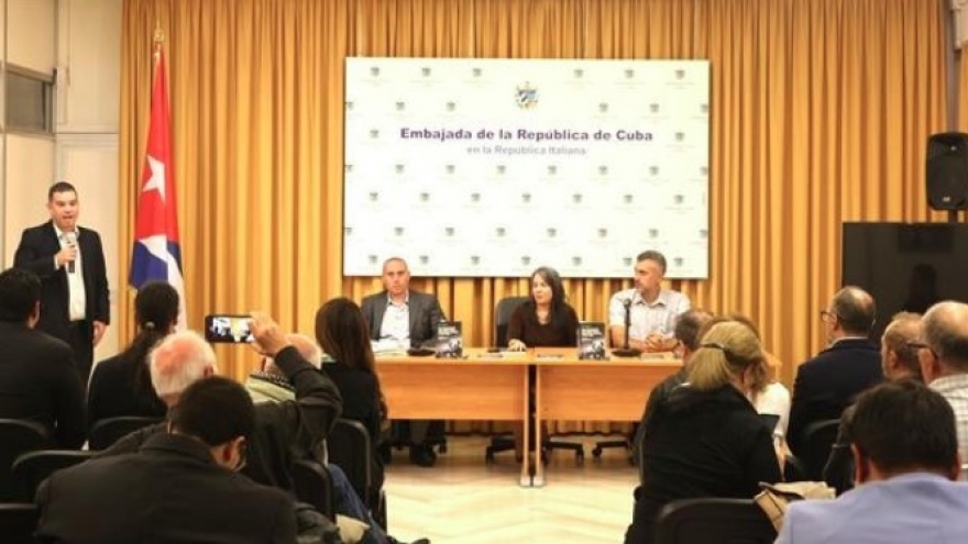 Cuba–Vietnam friendship through Italian eyes