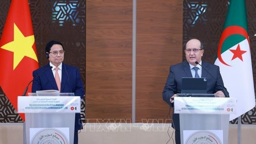 Vietnamese, Algerian Prime Ministers hold joint press conference