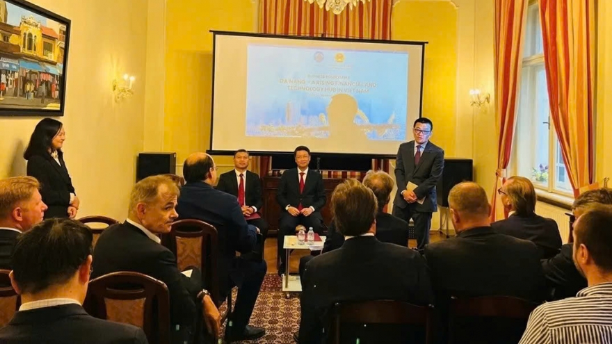 Vienna forum seeks to develop finance, high technology in Da Nang