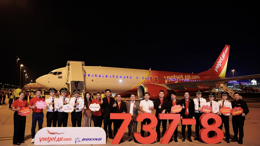 Vietjet receives first Boeing 737-8 from US$32 billion order