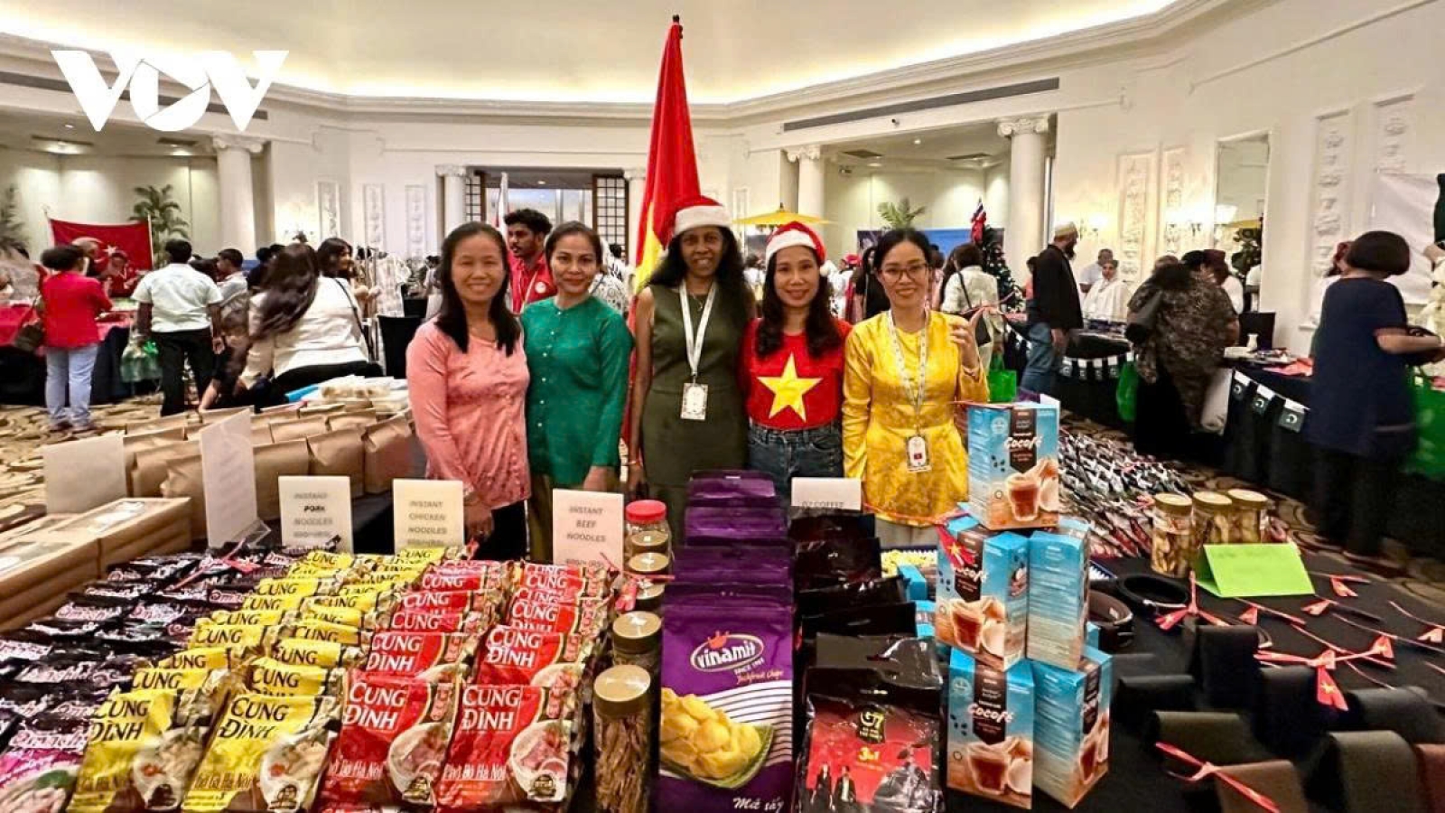 Vietnamese booth impresses visitors at Sri Lanka international charity bazaar