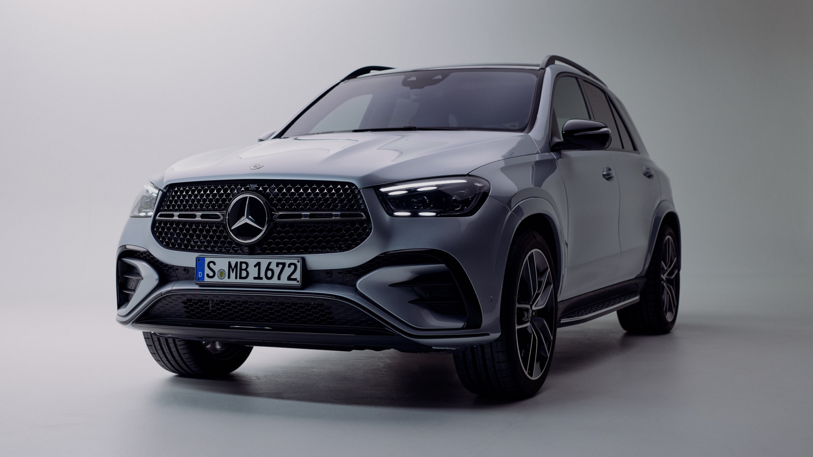 Mercedes-Benz Việt Nam ra mắt mẫu PHEV đầu tiên - GLE 400 e 4MATIC