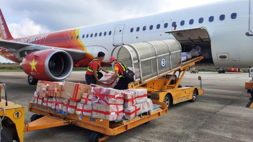 Vietjet cùng đồng bào vượt qua bão lũ, lan tỏa yêu thương