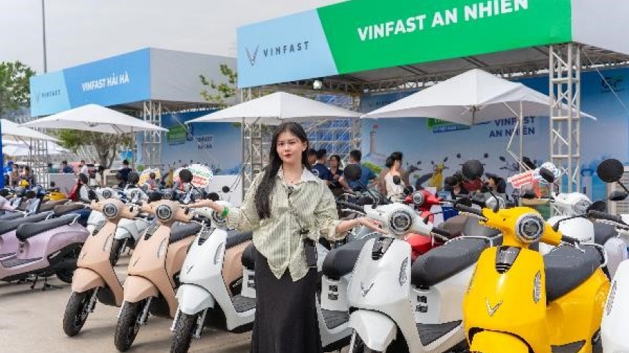 Gen Z hào hứng chuyển từ xăng sang điện với dàn xe máy điện mới của VinFast