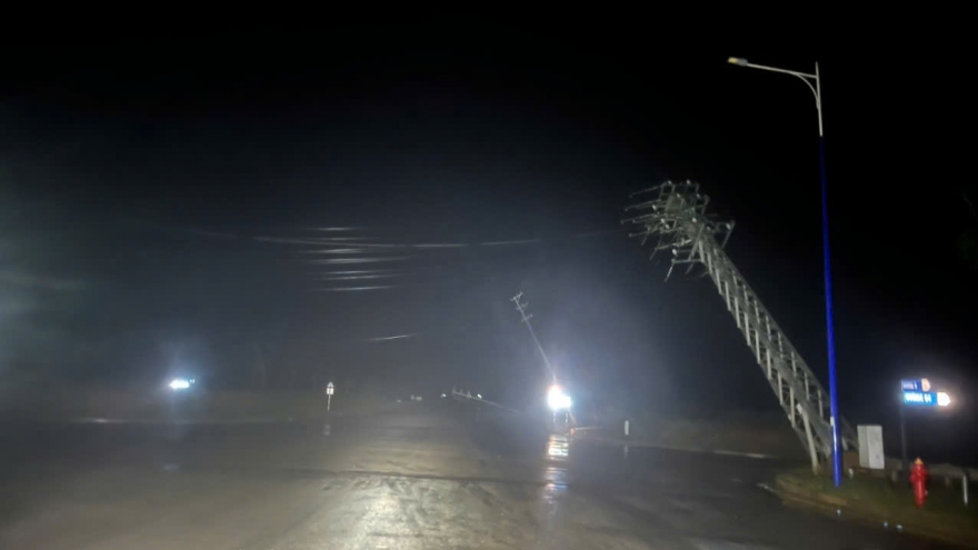 Miền Trung: Hơn 1,6 triệu khách hàng bị mất điện do ảnh hưởng bão số 13