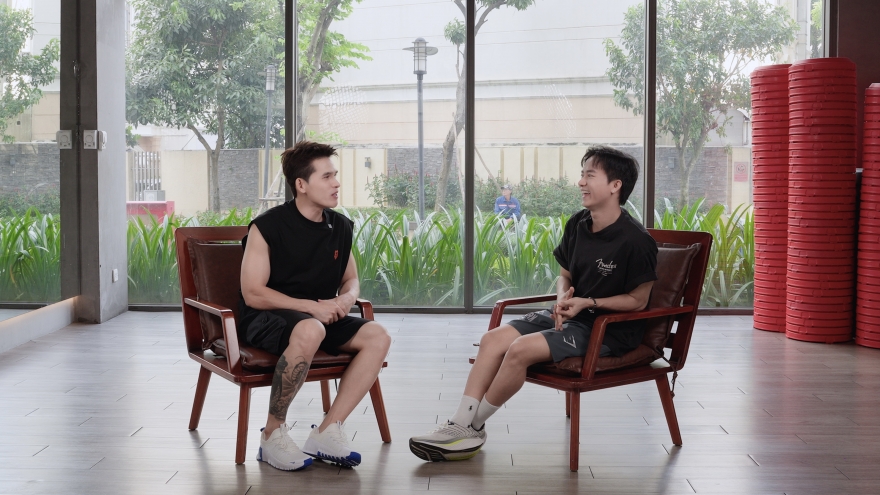 Bùi Công Nam tự tin quá đà, để lộ sự thật về 6 múi khiến Quốc Thiên cười ngất