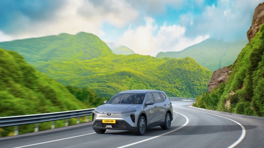 Xanh SM triển khai dịch vụ xe 7 chỗ liên tỉnh bằng xe Limo Green