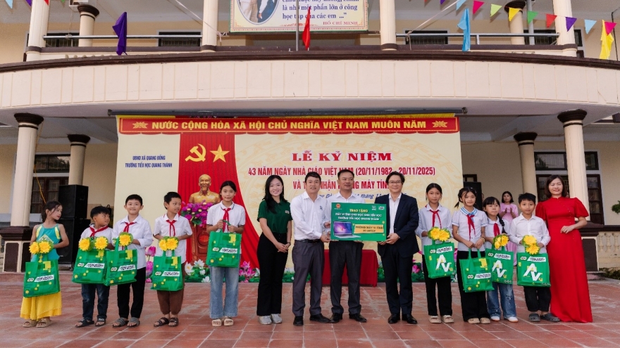 Nestlé trao tặng phòng máy tính giúp học sinh tiếp cận công nghệ