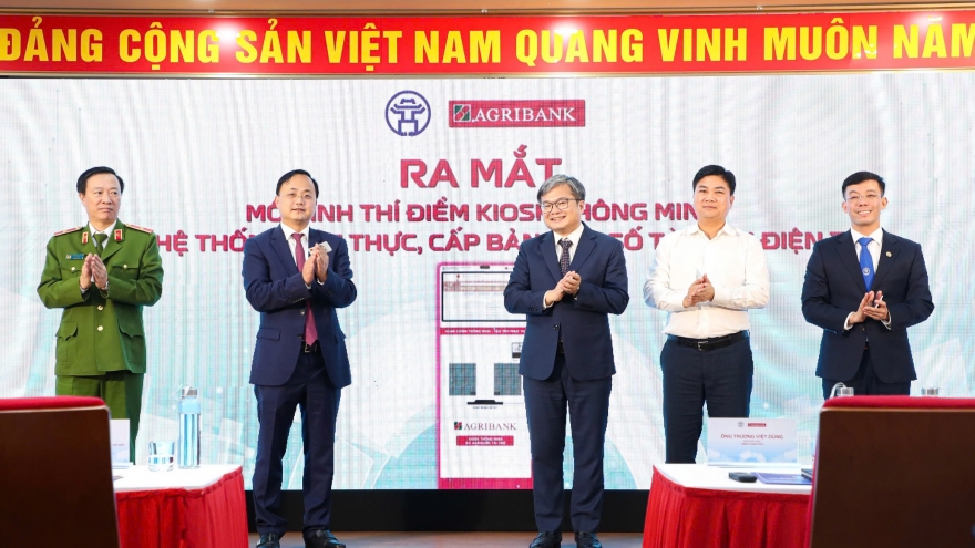 Agribank tài trợ Kiosk thông minh - bước tiến mới trong cải cách hành chính