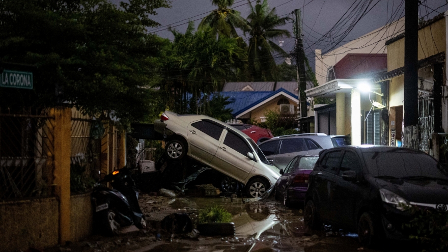 Cảnh tượng tan hoang, nhà cửa đổ nát ở Philippines sau khi bão Kalmaegi quét qua