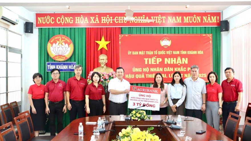 Agribank hỗ trợ 11 tỷ đồng giúp các tỉnh miền Trung khắc phục hậu quả mưa lũ