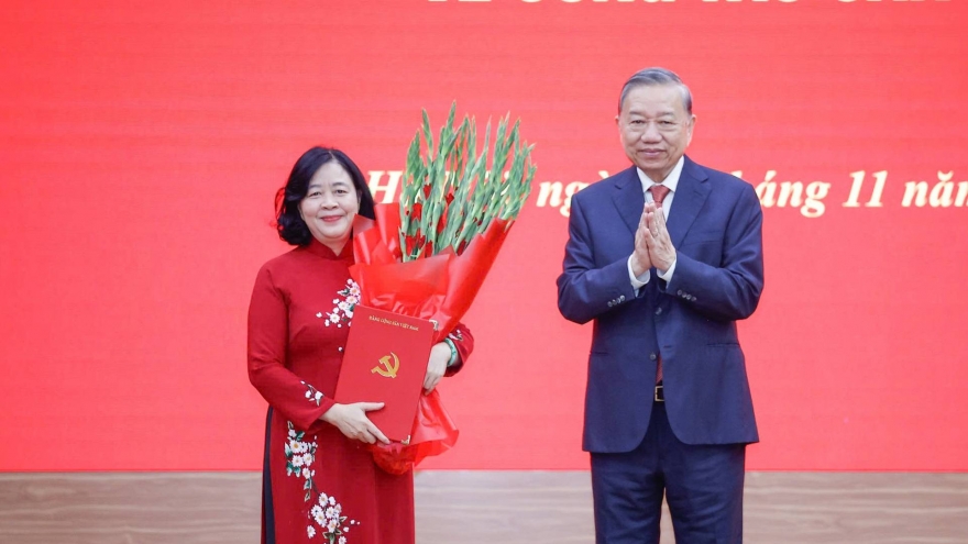 Bà Bùi Thị Minh Hoài làm Bí thư Đảng ủy Mặt trận Tổ quốc, các đoàn thể Trung ương