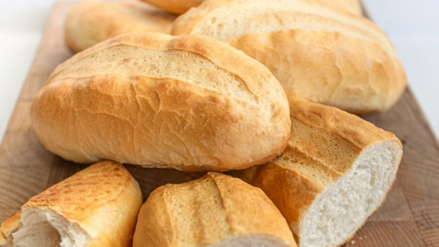 Bánh mì ngon, bổ, rẻ nhưng những người này chớ dại ăn nhiều kẻo tự hại mình