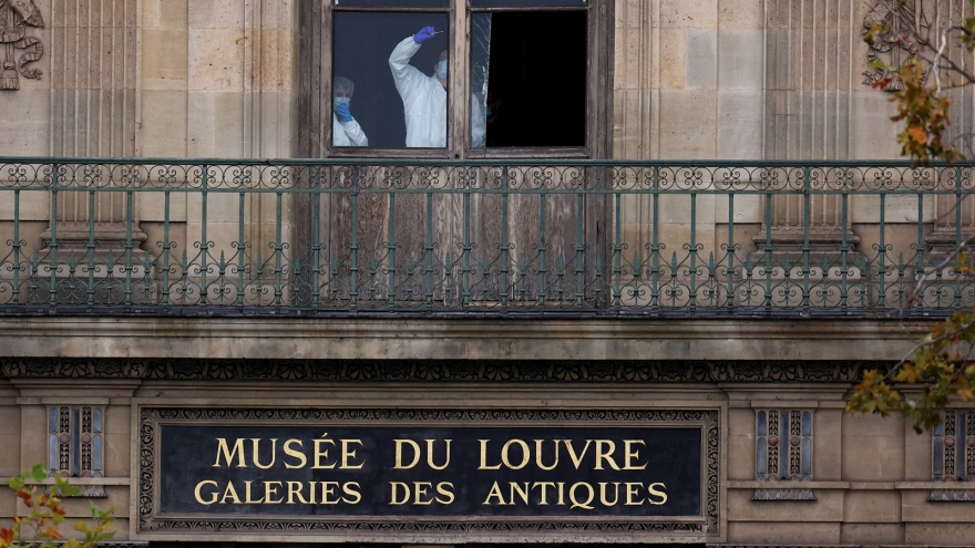 Bí ẩn vụ trộm nữ trang Louvre sau một tháng