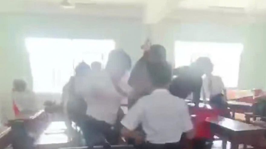 Học sinh bị đánh "hội đồng” tại Trường Trung học cơ sở Dưỡng Điềm (Đồng Tháp)