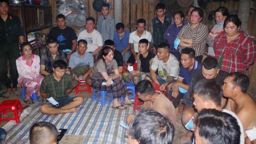 Bắt quả tang 43 con bạc đang sát phạt tài xỉu ăn tiền ở Tây Ninh