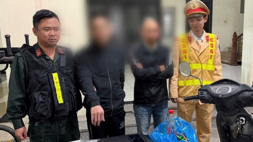 Bắt quả tang hai đối tượng tàng trữ ma túy ở Đông Anh, Hà Nội