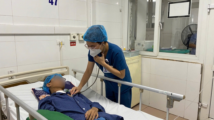 Cứu sống nam thanh niên 19 tuổi ngừng tim 4 lần sau đuối nước