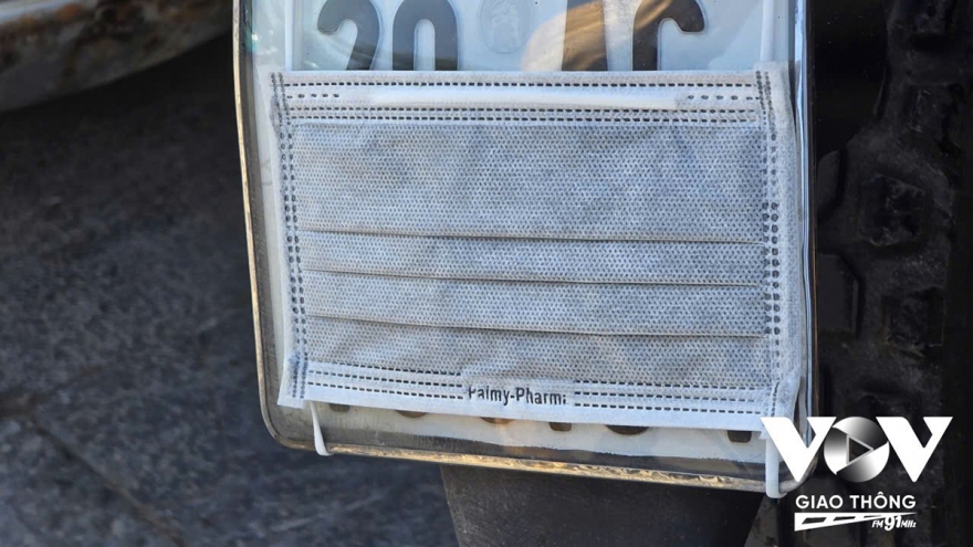 Né camera, né phạt nguội: Những chiếc khẩu trang “xấu xí”…