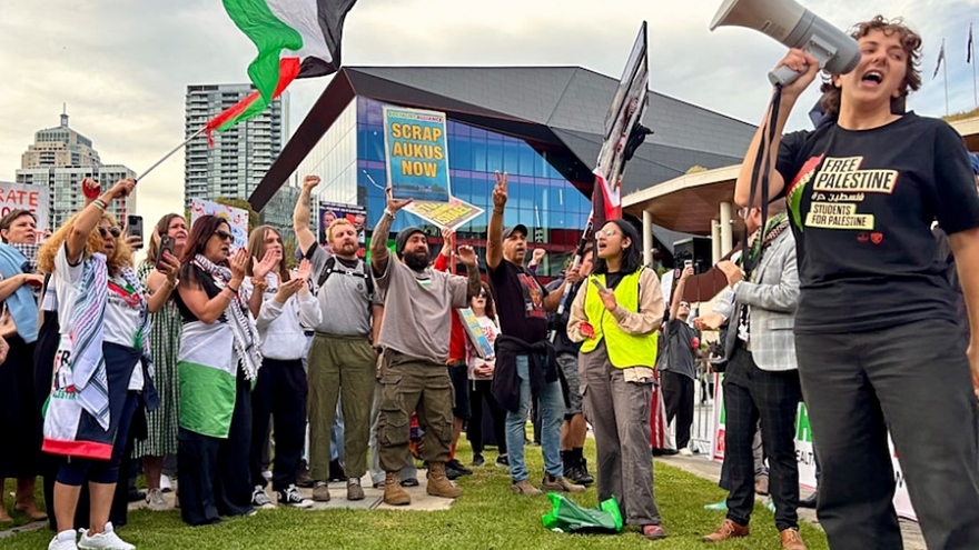 Người biểu tình ủng hộ Palestine đụng độ với cảnh sát ở triển lãm Australia