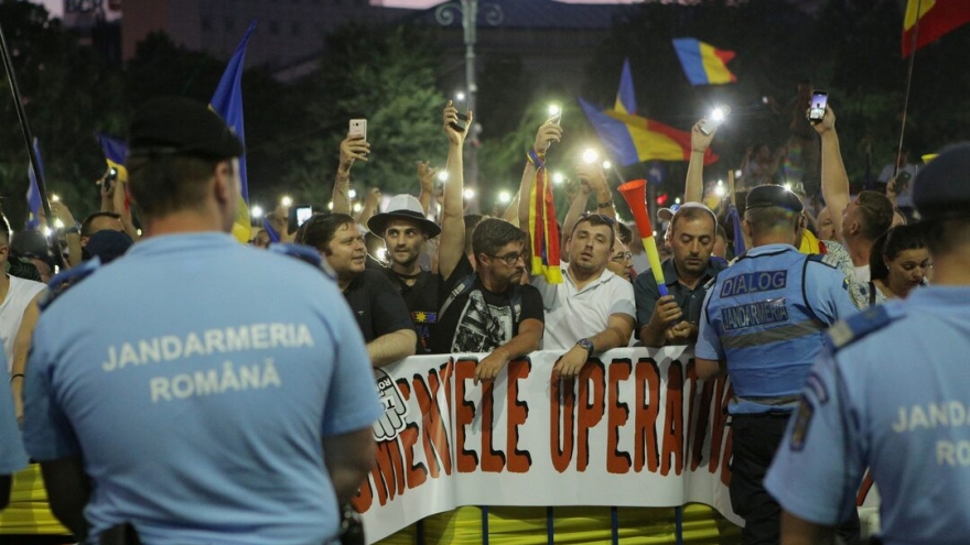 Người dân Romania biểu tình phản đối biện pháp "thắt lưng buộc bụng" của chính phủ