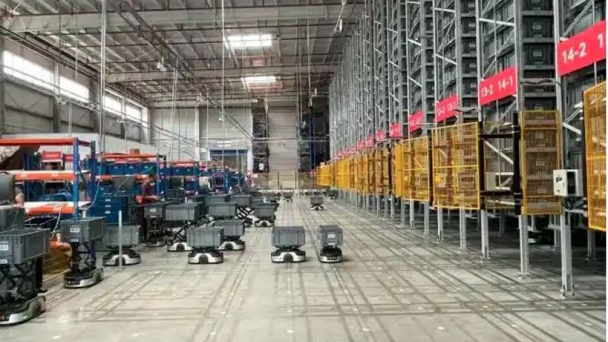 Trung Quốc xây siêu nhà máy robot hậu cần thông minh đầu tiên trên thế giới