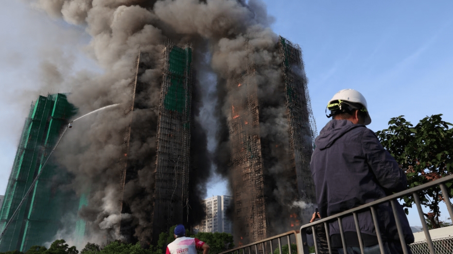 Hiệu ứng domino có thể là nguyên nhân cháy lan rộng ở các chung cư Hong Kong