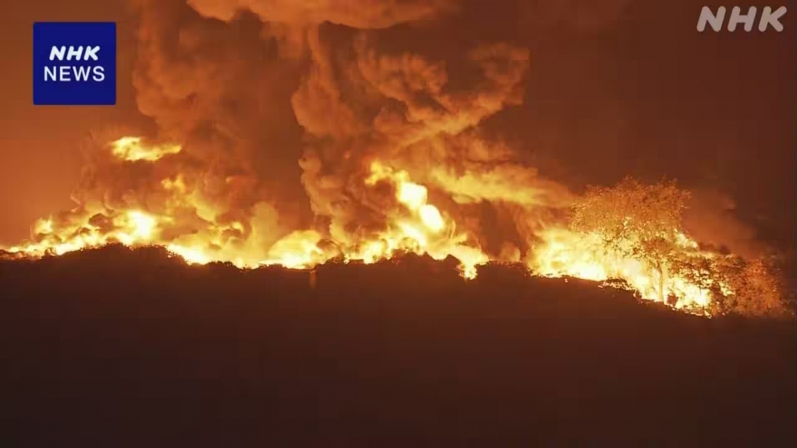 Cháy dữ dội tại nhà máy gia công nhựa tái chế của Nhật Bản