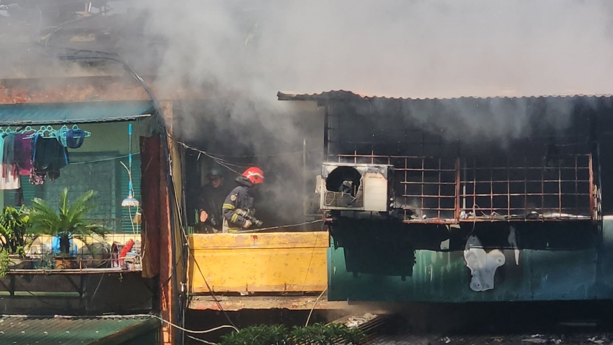 Cháy dữ dội "chuồng cọp" khu tập thể Trung Tự, Hà Nội