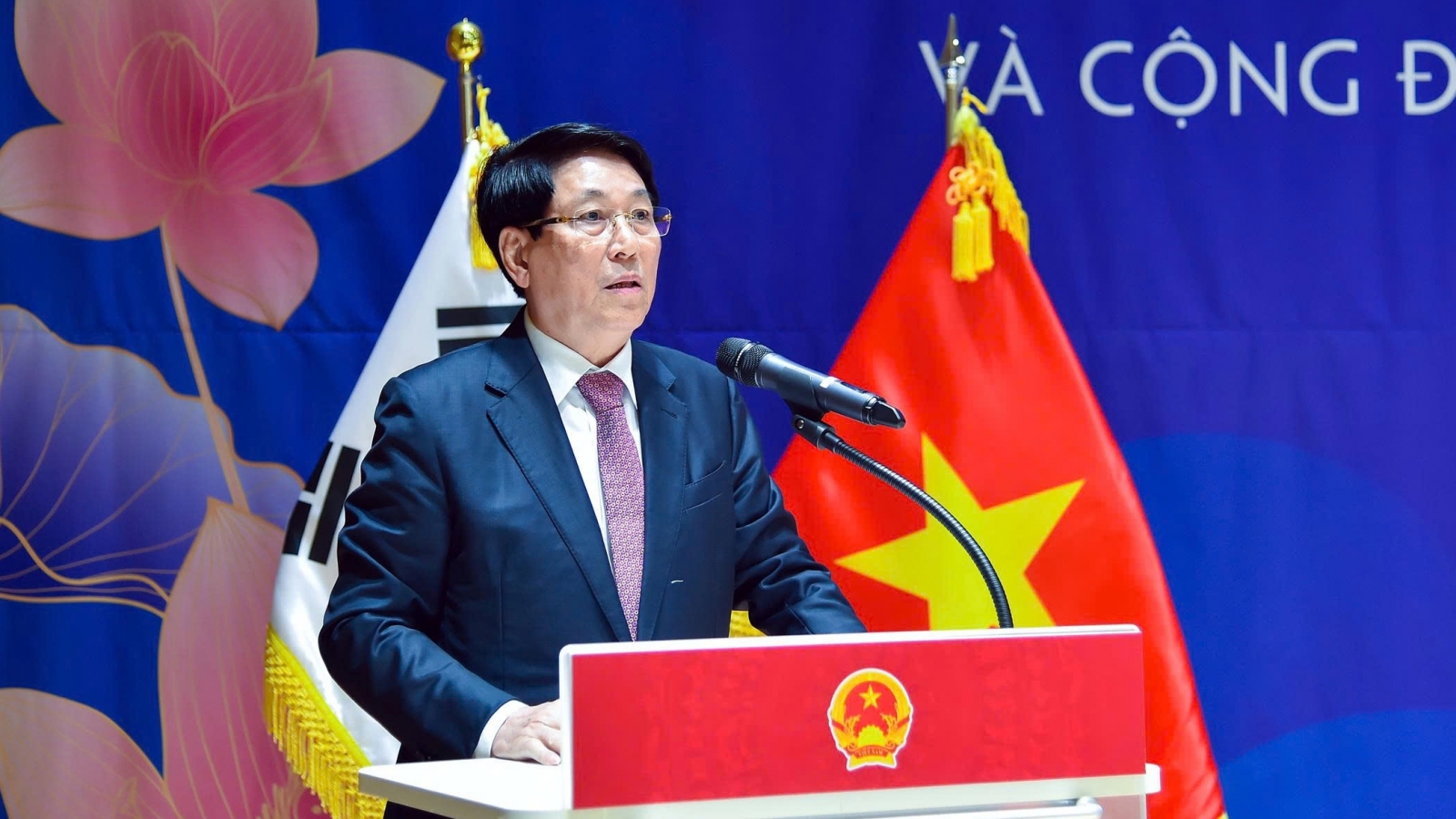 Chủ tịch nước Lương Cường gặp gỡ cộng đồng người Việt Nam tại Hàn Quốc