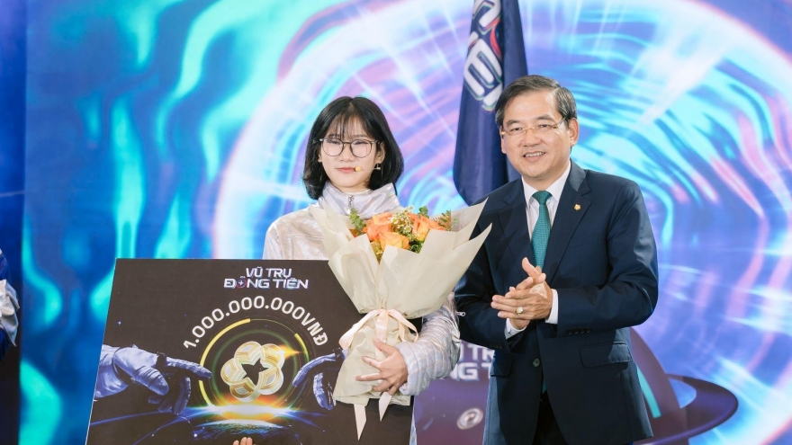 Nữ sinh viên ĐH Hàng hải giành ngôi quán quân The Moneyverse 2025