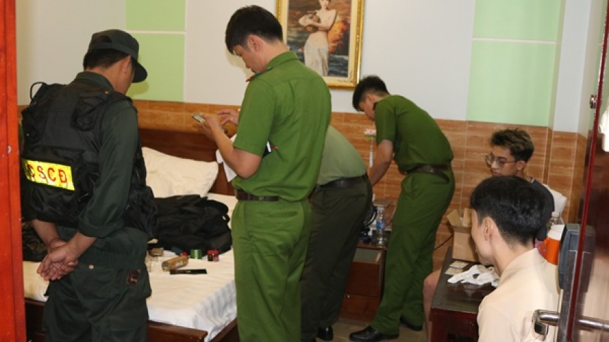 Xử lý 2 đối tượng tàng trữ trái phép chất ma túy tại khách sạn ở Đồng Tháp