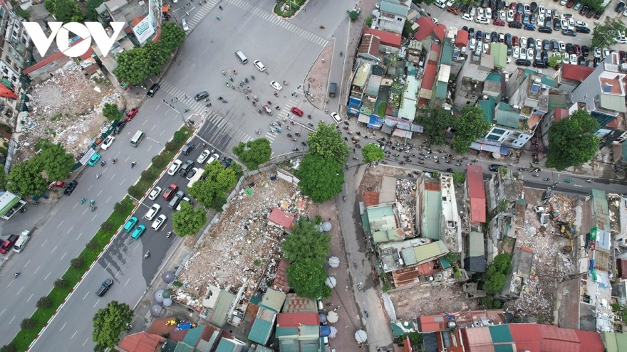 Hà Nội chặt, chuyển gần 200 cây xanh phục vụ xây con đường đắt nhất hành tinh