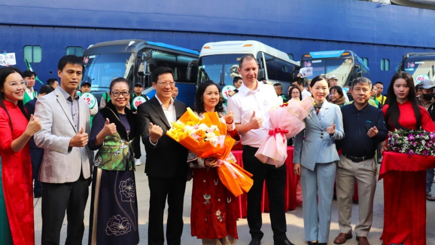 Blue Dream Melody brings 1,100 cruise passengers to Ha Long