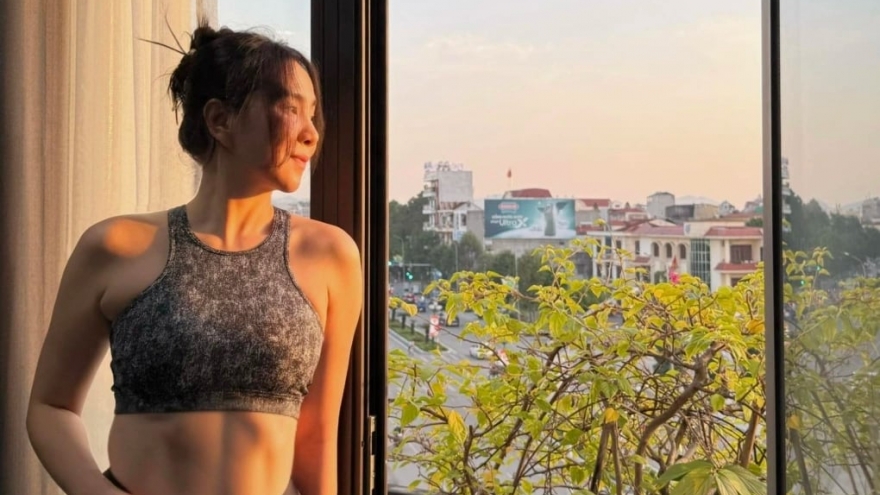 Sao Việt 27/11: MC Mai Ngọc khoe vòng 2 thon gọn sau 7 tháng sinh con